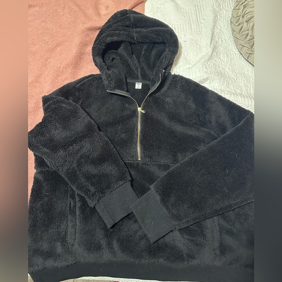 3/$15 Old Navy Half Zip Fuzzy Hoodie with Front Pocket in Black - Picture 4 of 4